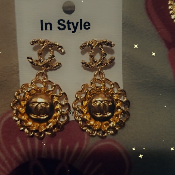 Earings $15 a pair - Picture 3 of 16